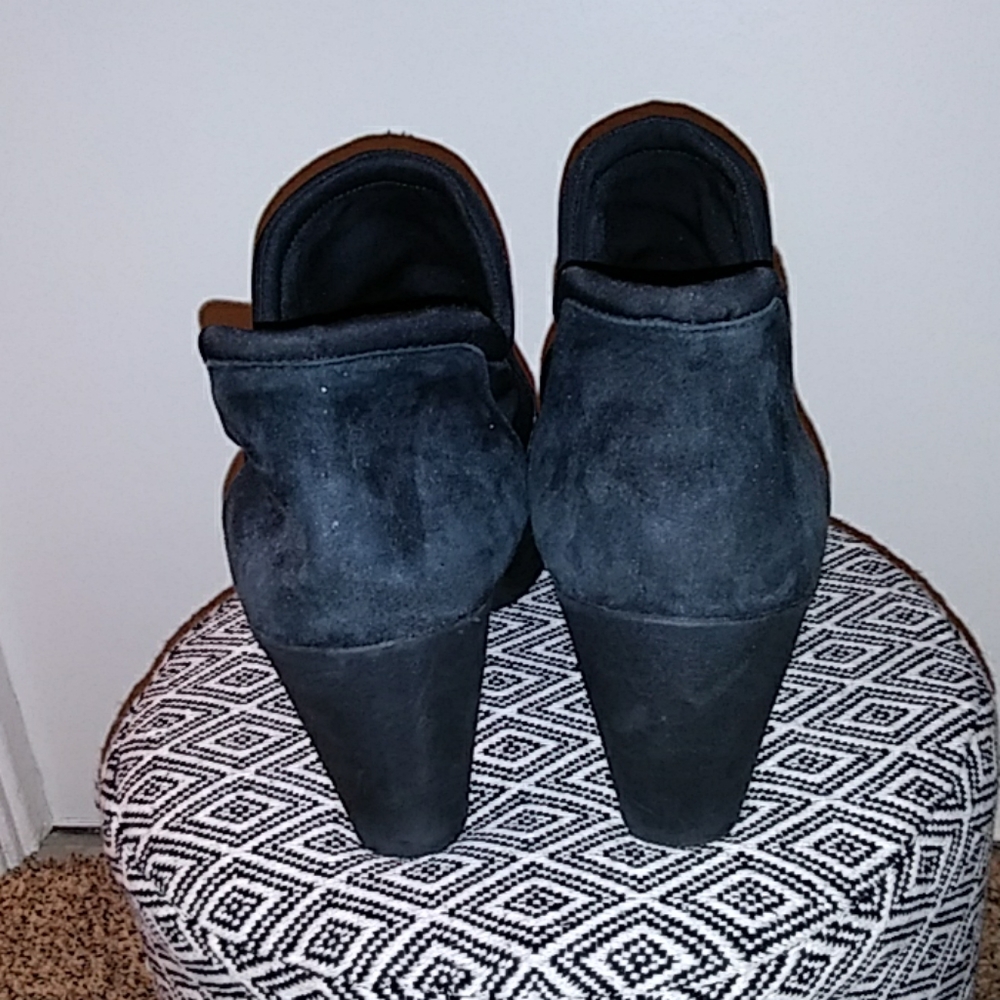 Clarks Suede Adya Bella Artisan Booties - EUC - Picture 8 of 9